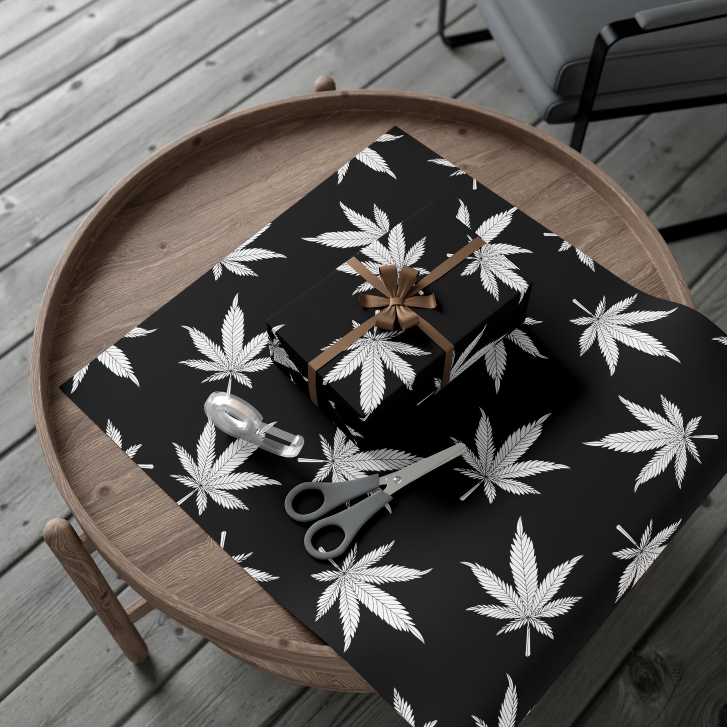 Stylish Gift Wrap Papers for Any Occasion - Black & White Leaf Design, Eco-Friendly Wrapping, Holiday Gifts, Unique Presentation